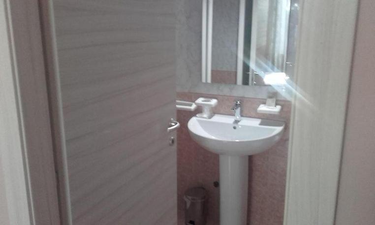 Hotel Ded 1 Parma Exteriör bild
